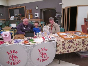 Jim and Janet Winslow (and grandson), general chairs for the National Square Dance Convention in DesMoines in 2016, spent the weekend in St. Cloud!