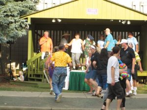 Square Dance Federation of Minnesota brought two squares to dance on August 29.
